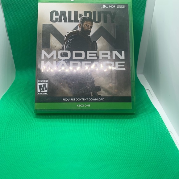 XBOX ONE MODERN WARFARE CAll of DUTY pre-owned - Picture 2 of 4